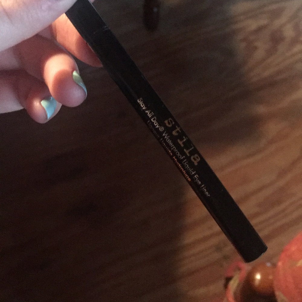 Stila stay all day waterproof liquid eye liner